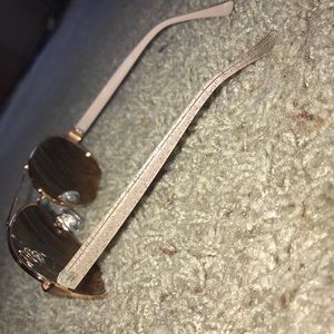 Aviator style sunglasses